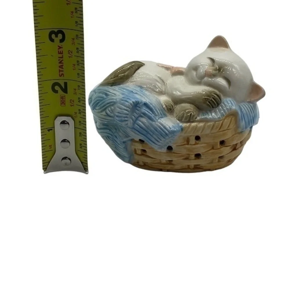 Vintage Avon Cat Napper Pomander Figurine Made in Japan 1983